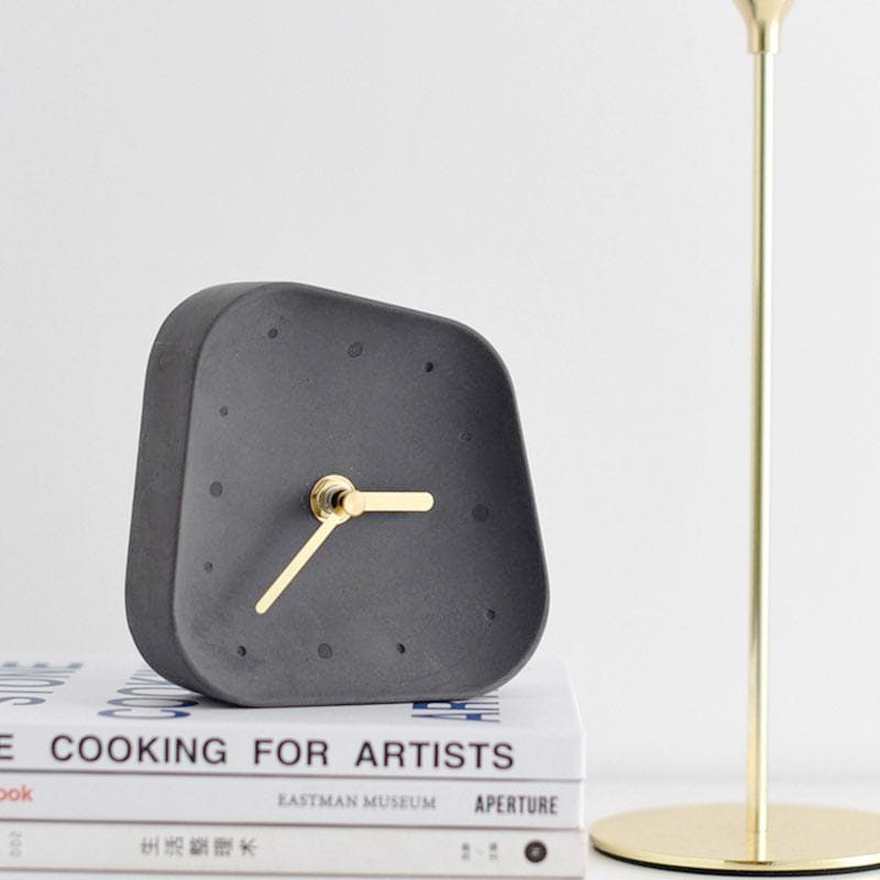 Beton Tafelklok Retro Stijl met Gouden Wijzers
