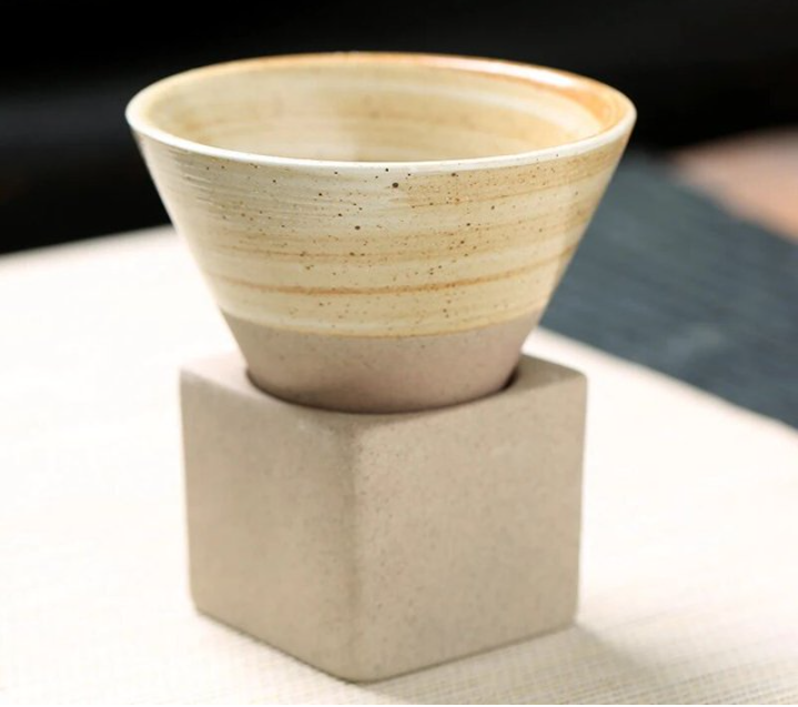 Eenvoudige Koffiekan met Aards Design voor Mindful Momenten