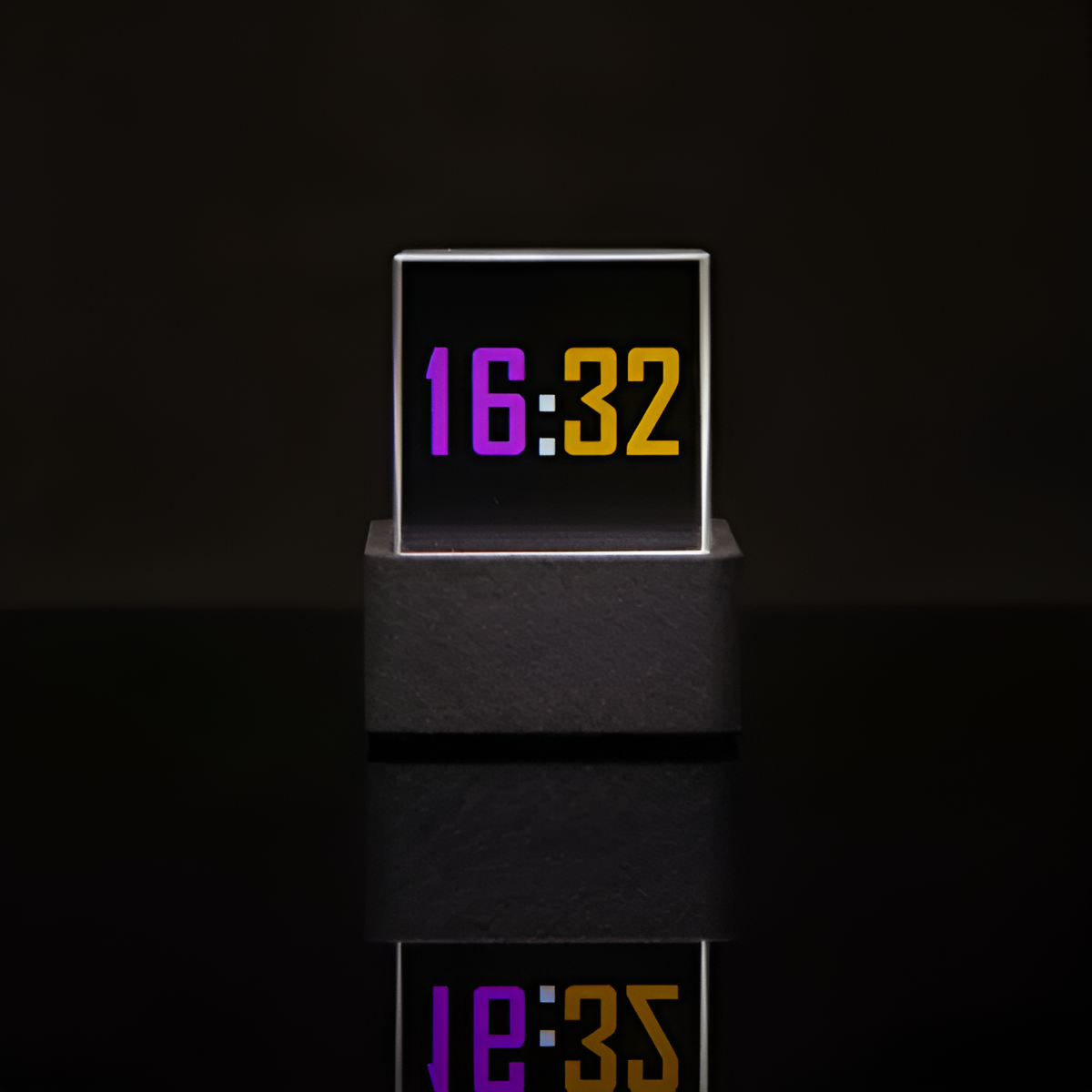 Interactieve CubeVision Klok met Aanpasbare GIF's