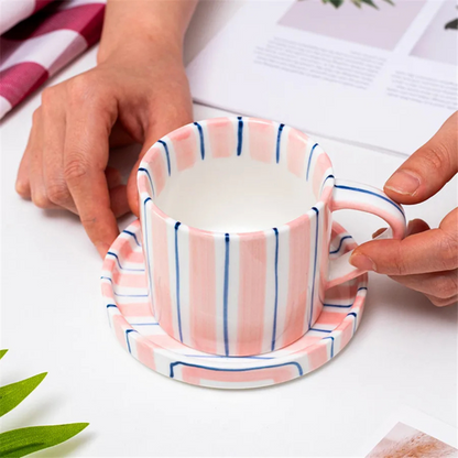 Keramische Koffiemok en Schotel Groot Handgeschilderd Gestreept Design