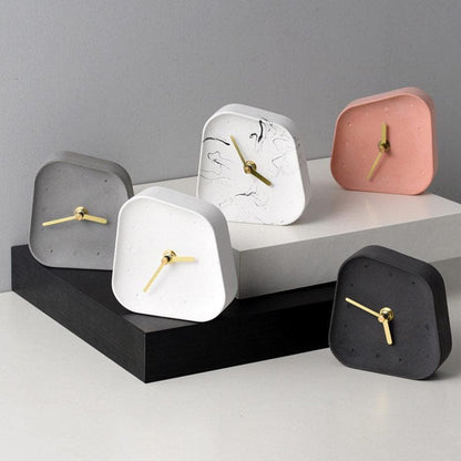 Beton Tafelklok Retro Stijl met Gouden Wijzers