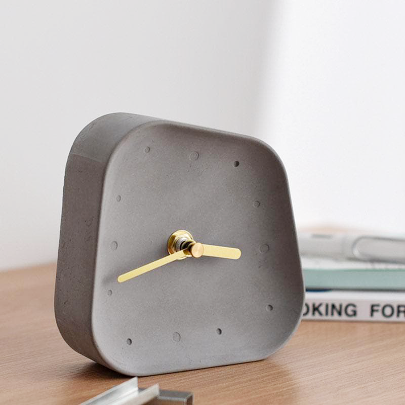 Beton Tafelklok Retro Stijl met Gouden Wijzers