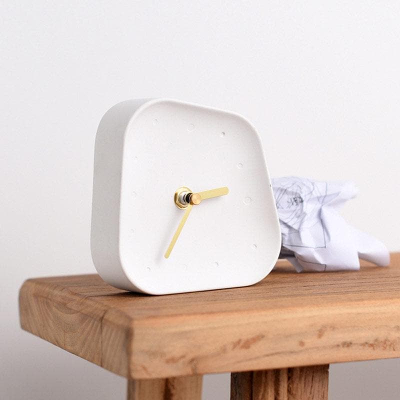Beton Tafelklok Retro Stijl met Gouden Wijzers