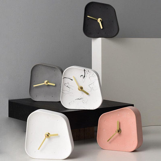 Beton Tafelklok Retro Stijl met Gouden Wijzers - Velinix