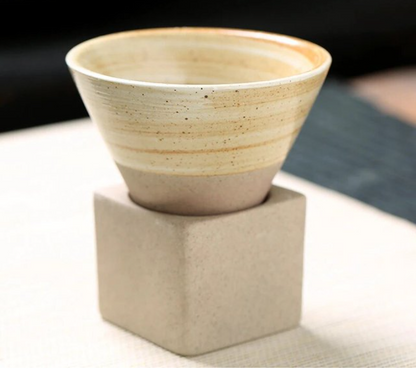 Eenvoudige Koffiekan met Aards Design voor Mindful Momenten