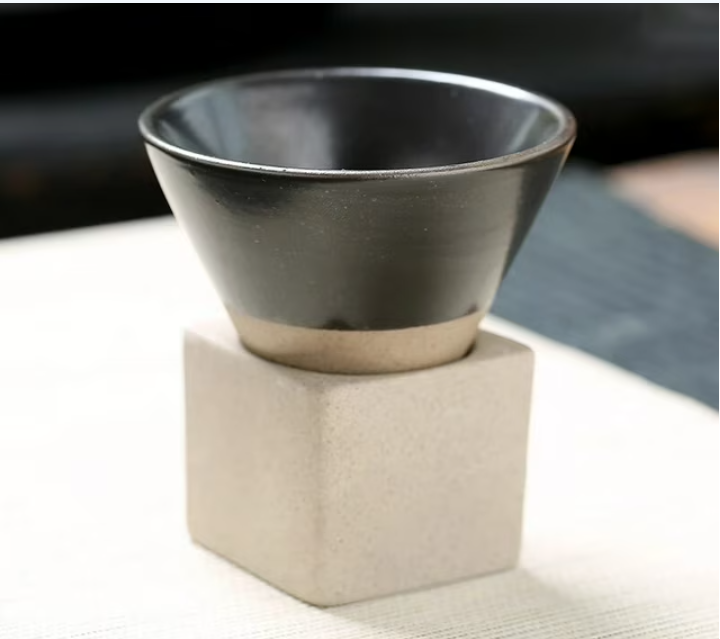 Eenvoudige Koffiekan met Aards Design voor Mindful Momenten