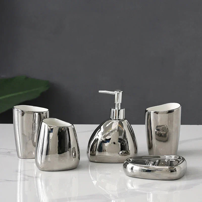 Goldenes Badezimmerzubehör Set – 4-teilig mit Seifenspender und Becher 6