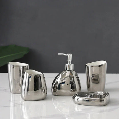 Goldenes Badezimmerzubehör Set – 4-teilig mit Seifenspender und Becher 6