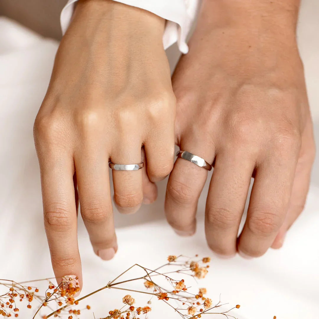 Liefdesring met Verborgen Boodschap Gebeeldhouwd Zilver