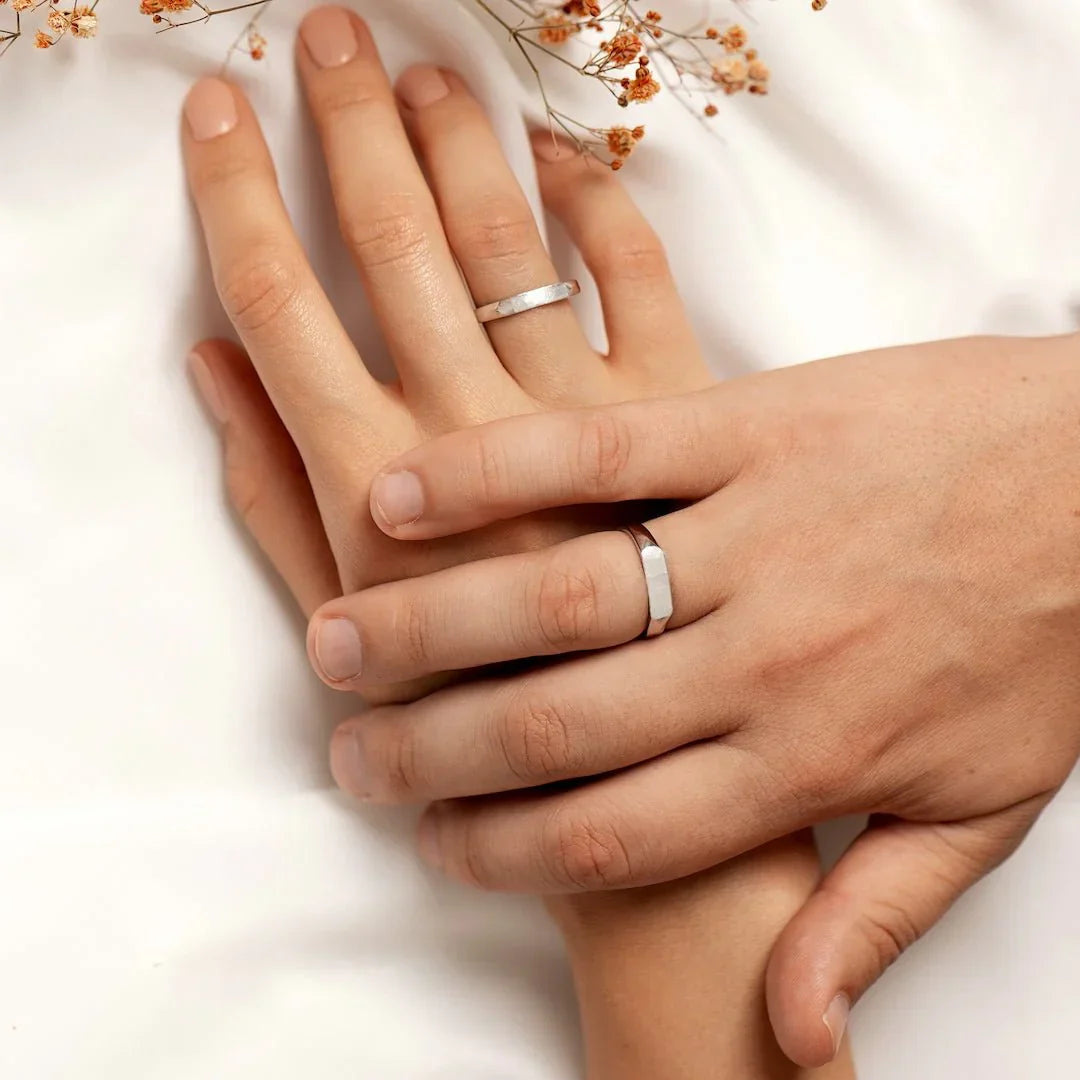 Liefdesring met Verborgen Boodschap Gebeeldhouwd Zilver