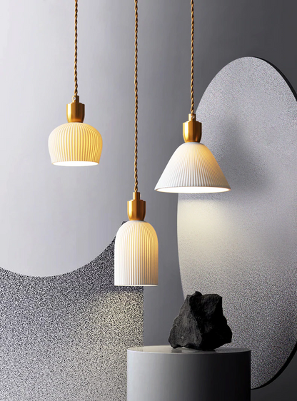 Keramische Hanglamp Plissé Design Met Messingdetails