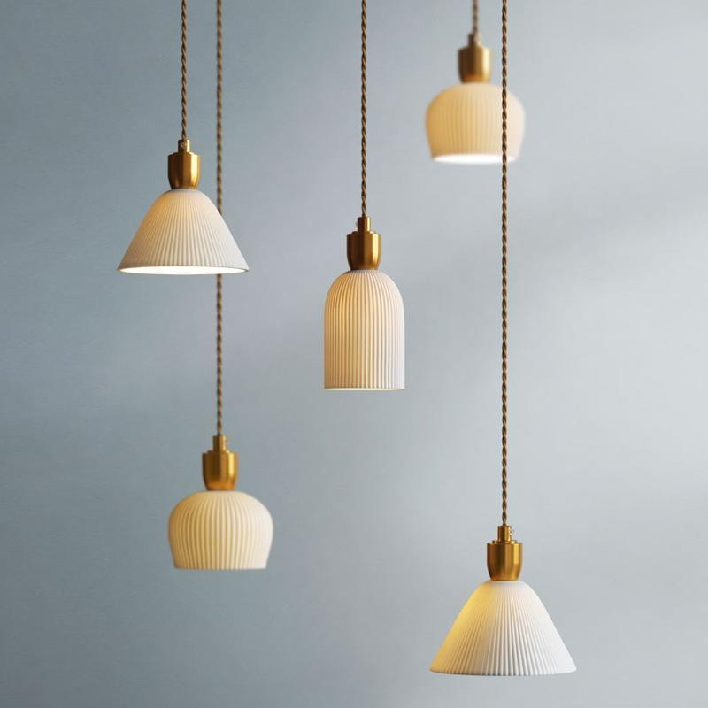 Keramische Hanglamp Plissé Design Met Messingdetails