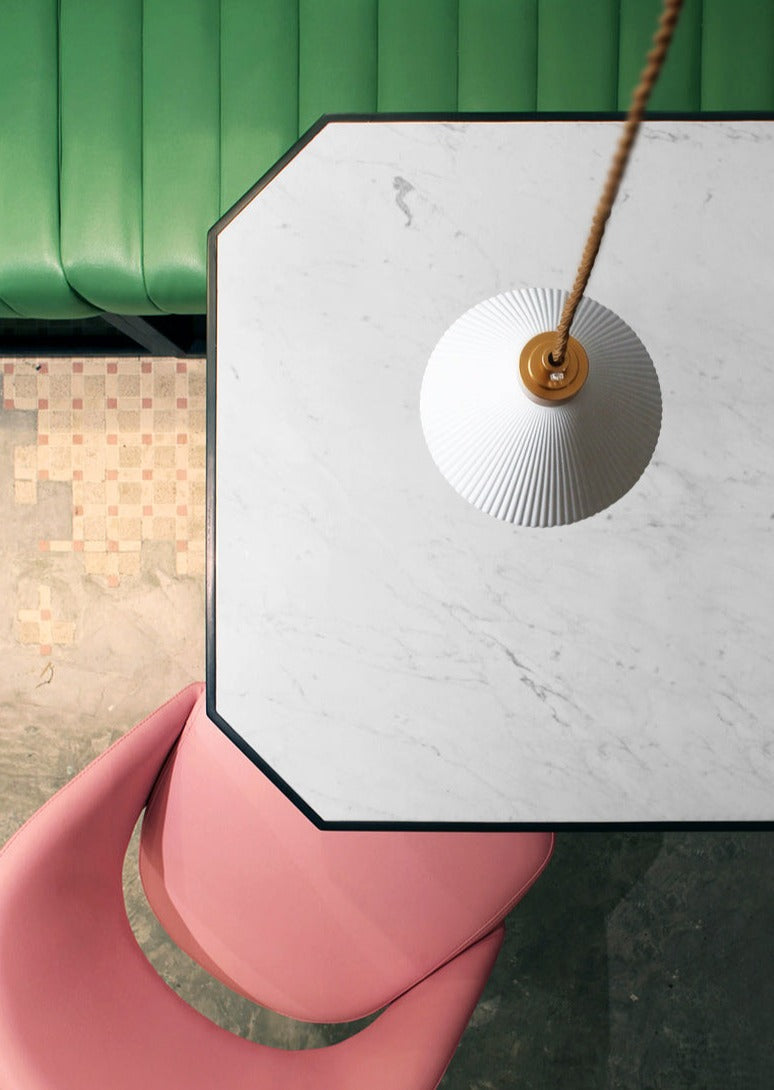 Keramische Hanglamp Plissé Design Met Messingdetails