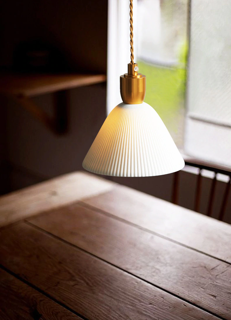 Keramische Hanglamp Plissé Design Met Messingdetails