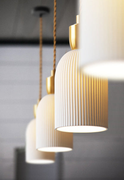 Keramische Hanglamp Plissé Design Met Messingdetails
