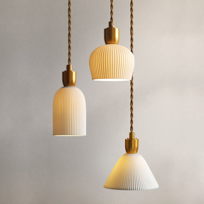 Keramische Hanglamp Plissé Design Met Messingdetails