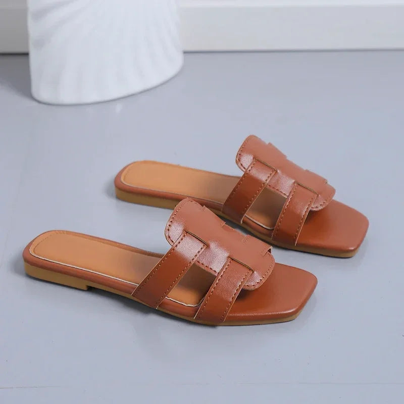 Zachte Latex Sandalen met Open Vamp Design