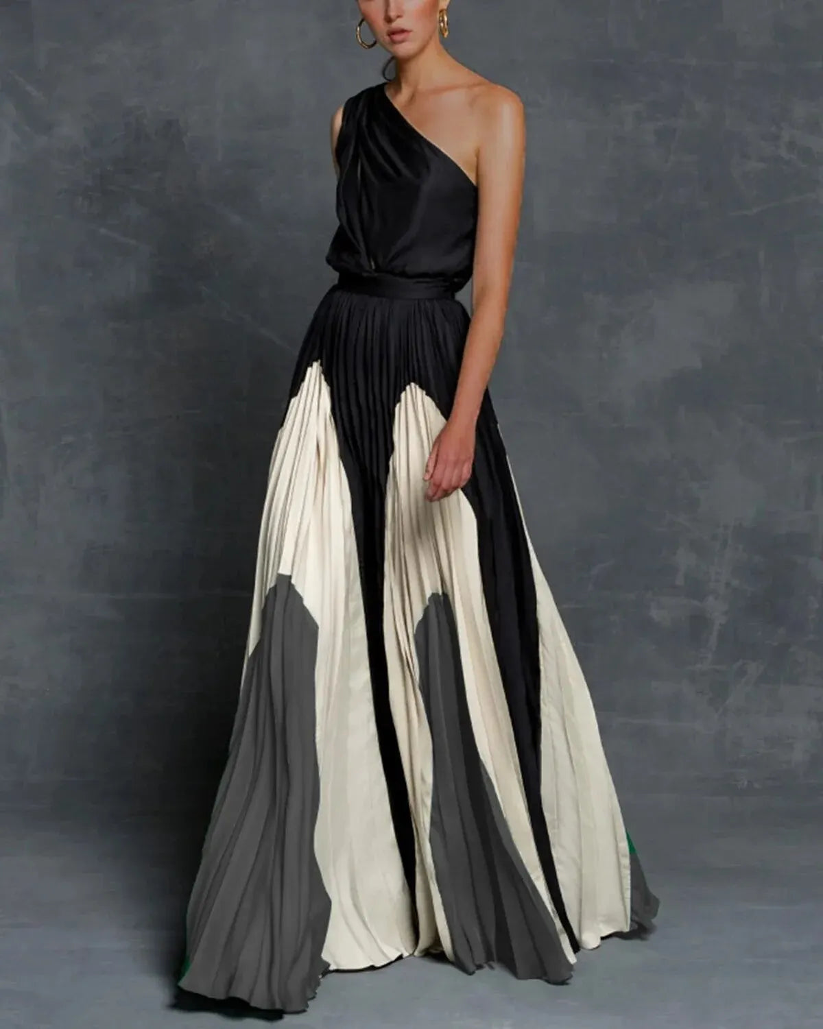 Tina™ – Dames Galajurk met Asymmetrische Schouder en Luxe Plissérok