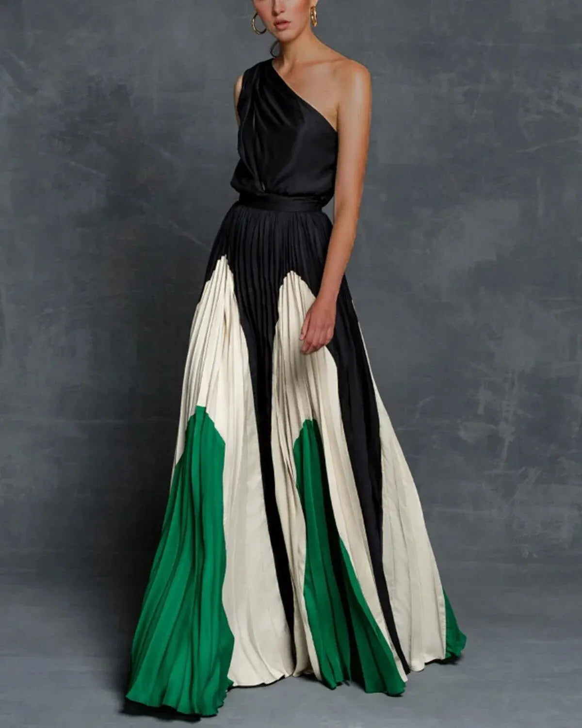 Tina™ – Dames Galajurk met Asymmetrische Schouder en Luxe Plissérok