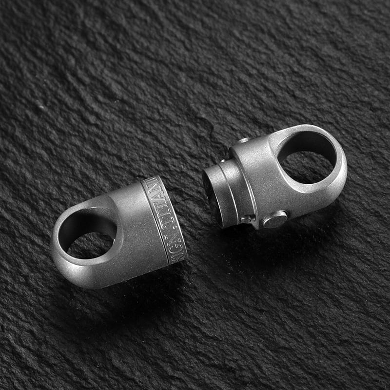 Draaibare Sleutelhanger Titanium EDC met Magnetische Snelssluiting