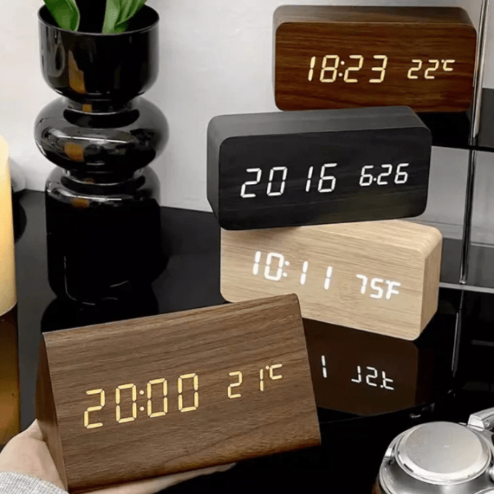 Houten Digitale Wekker met LED Display en Spraakbesturing