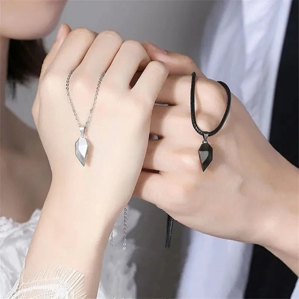 Magnetische Ketting Hartvormig Sieraad met ECG Patroon